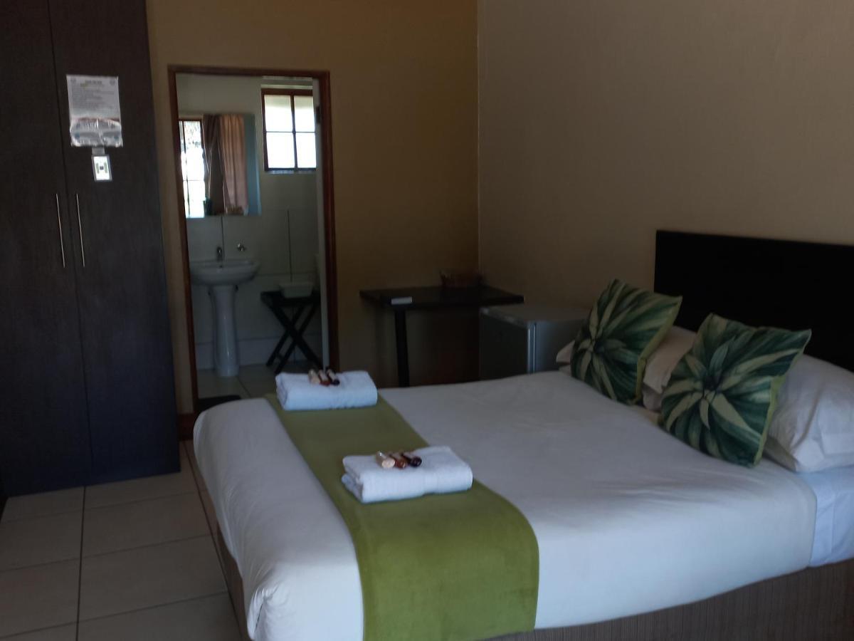 Or Tambo Guest House Κέμπτον Παρκ Εξωτερικό φωτογραφία