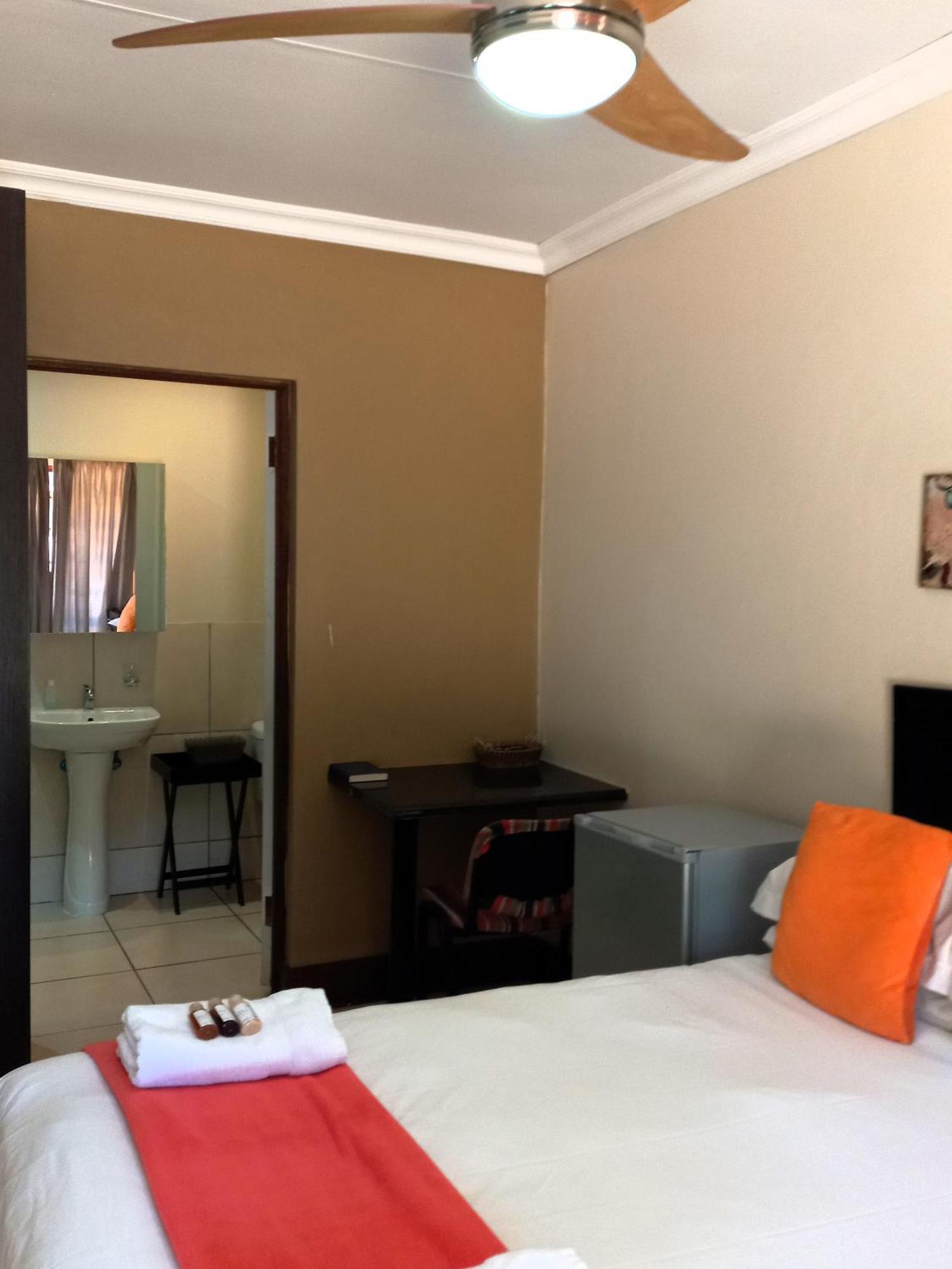 Or Tambo Guest House Κέμπτον Παρκ Εξωτερικό φωτογραφία