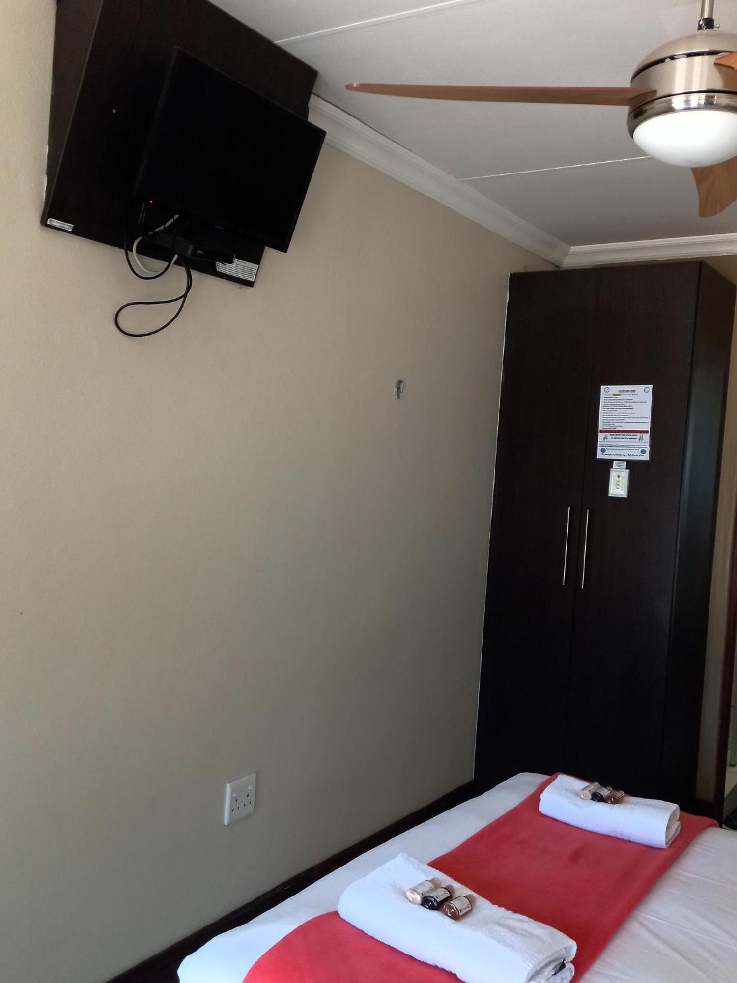 Or Tambo Guest House Κέμπτον Παρκ Εξωτερικό φωτογραφία
