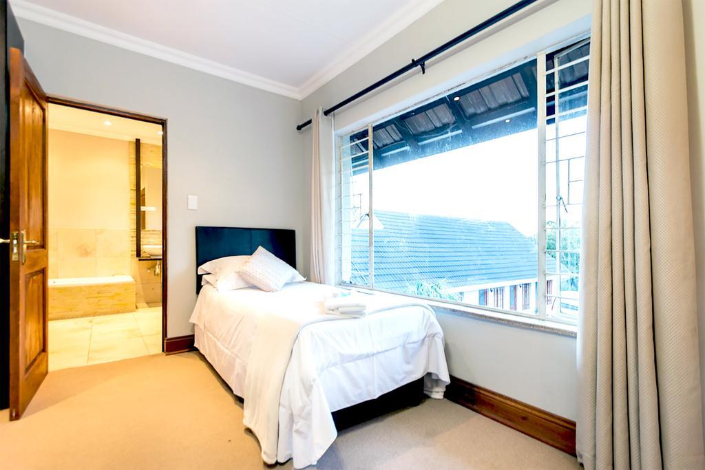 Or Tambo Guest House Κέμπτον Παρκ Εξωτερικό φωτογραφία